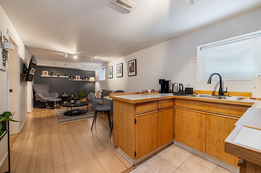 4343 W 11th Avenue Vancouver, BC - 21