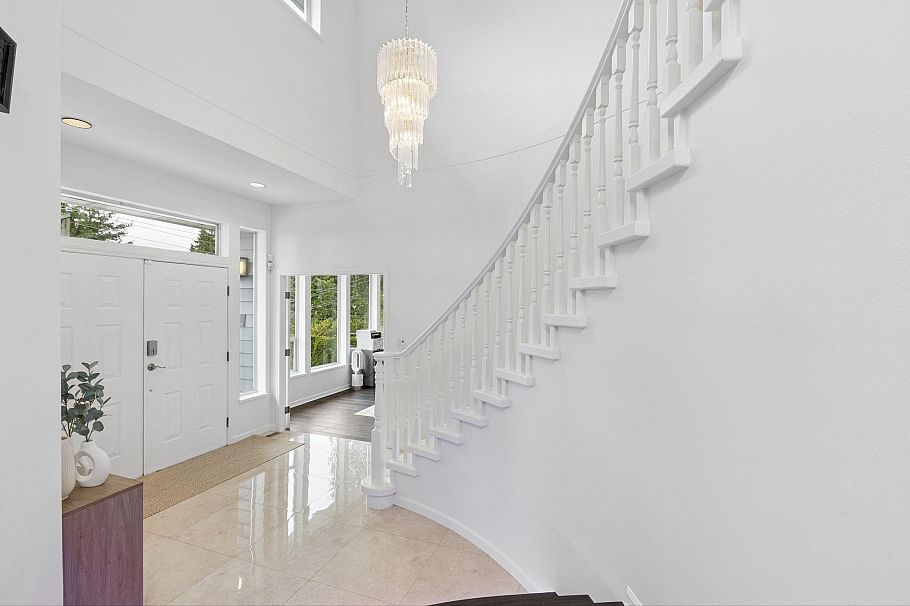 456 Montroyal Boulevard North Vancouver, BC - 5