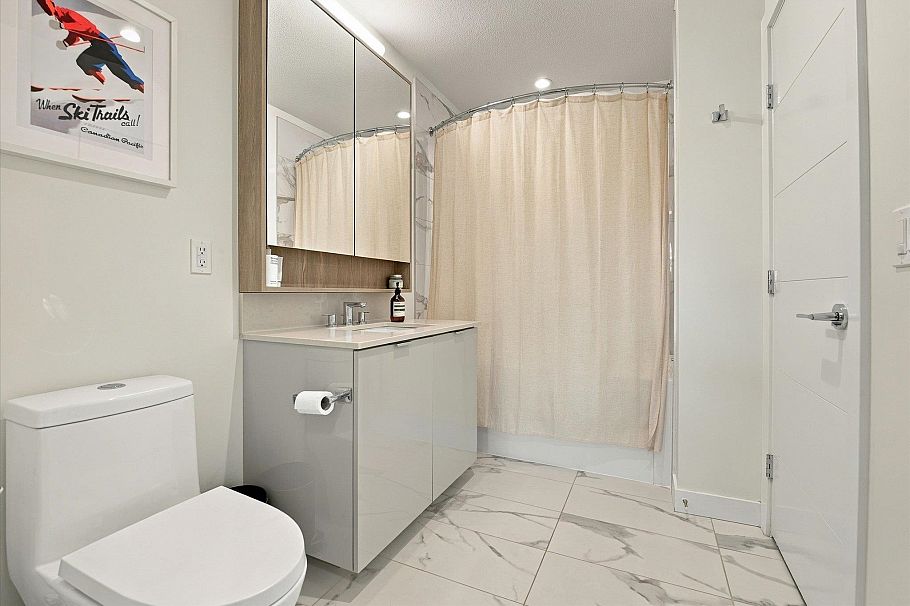 311 108 E 8th Street North Vancouver, BC - 22
