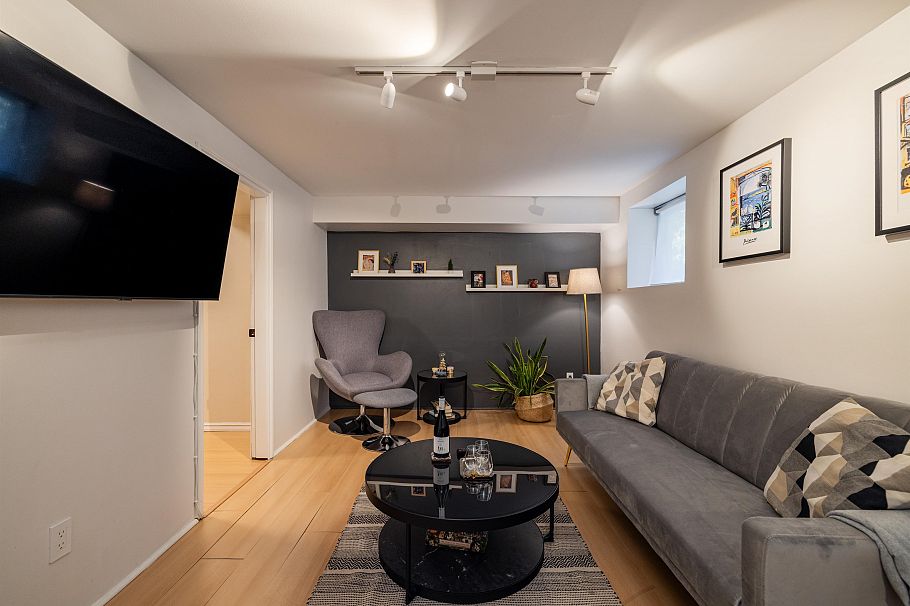 4343 W 11th Avenue Vancouver, BC - 23