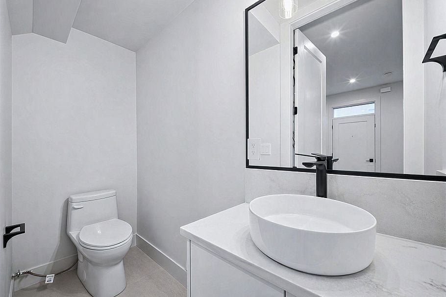 2 6989 Kerr Street Vancouver, BC - 5