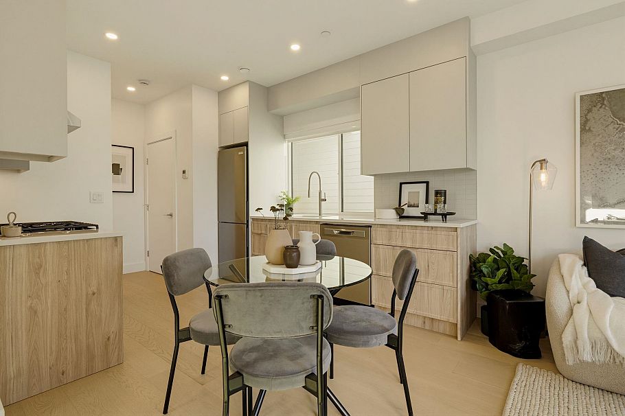 2 328 W 14th Street North Vancouver, BC - 8