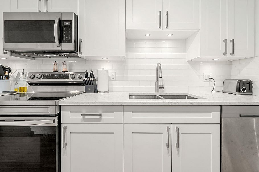 204 150 E 5th Street North Vancouver, BC - 6