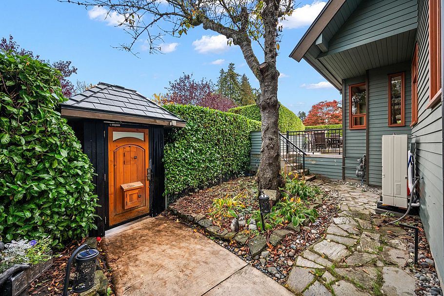 3850 Point Grey Road Vancouver, BC - 3