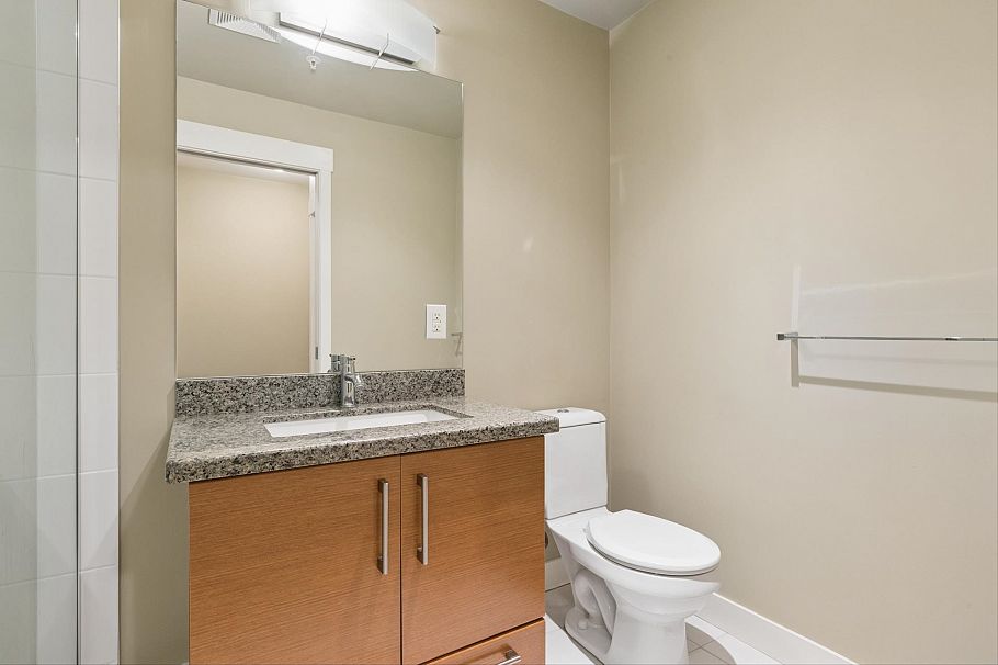 206 188 W 29th Street North Vancouver, BC - 25