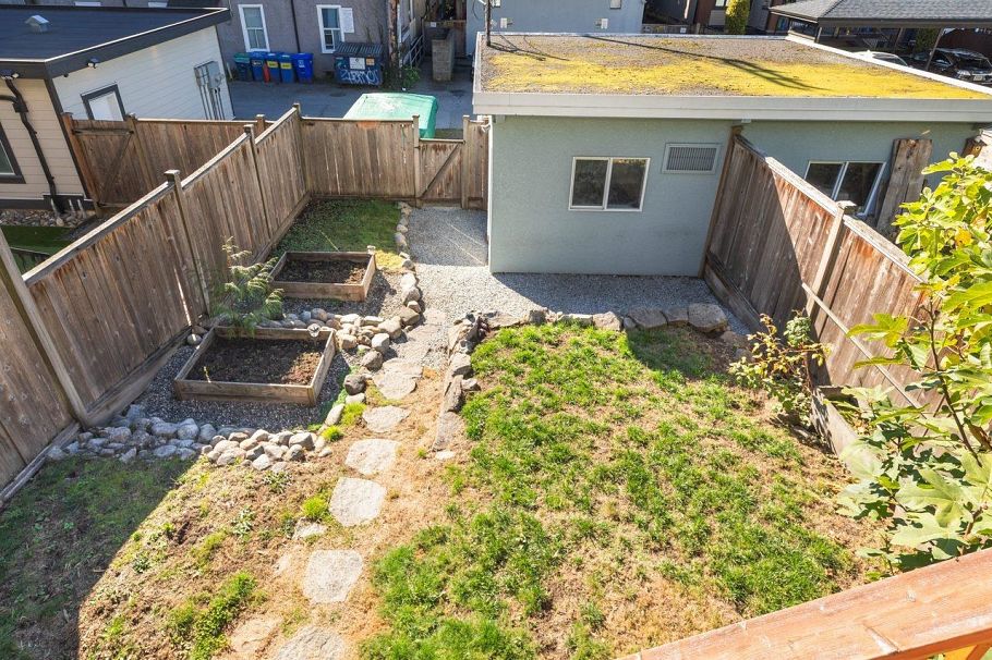 355 E 4th Street North Vancouver, BC - 15