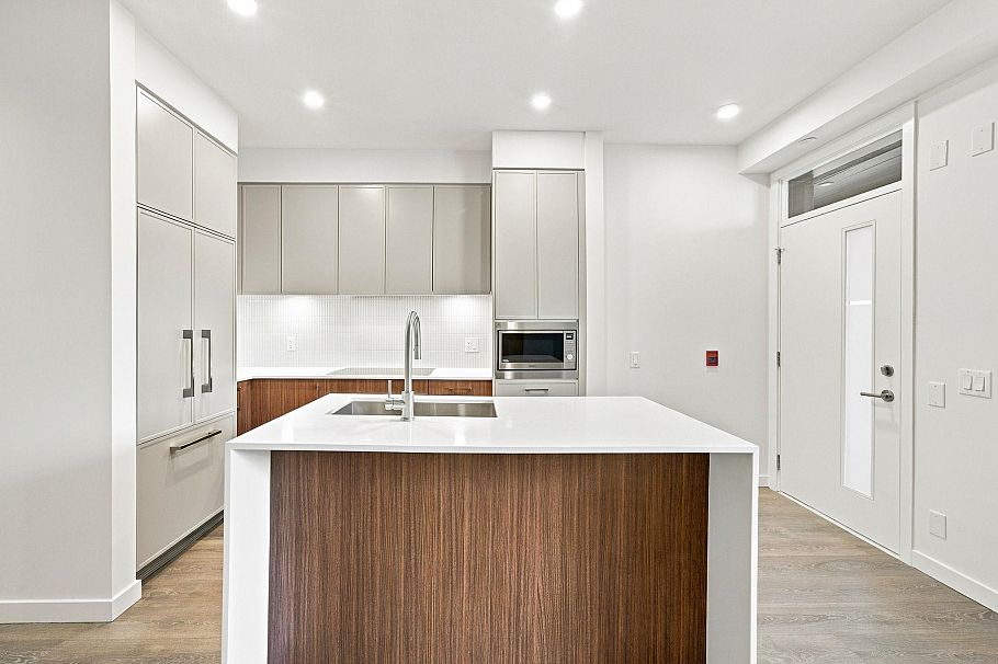 102 956 Lytton Street North Vancouver, BC - 2