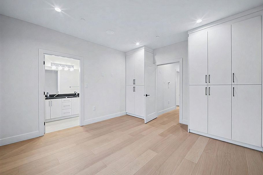 2 6989 Kerr Street Vancouver, BC - 9