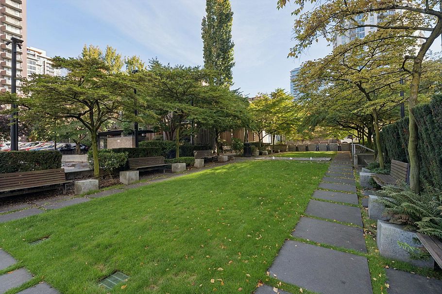 1101 158 W 13th Street North Vancouver, BC - 27