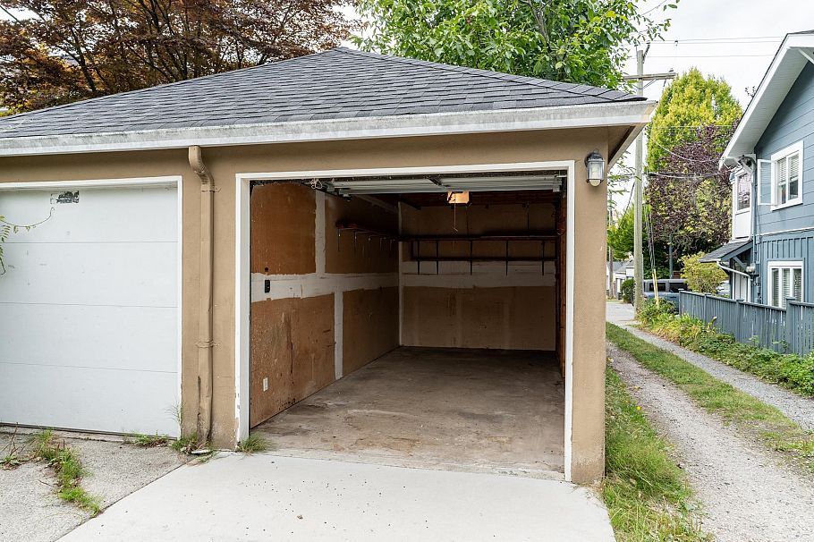 3581 W 6th Avenue Vancouver, BC - 24