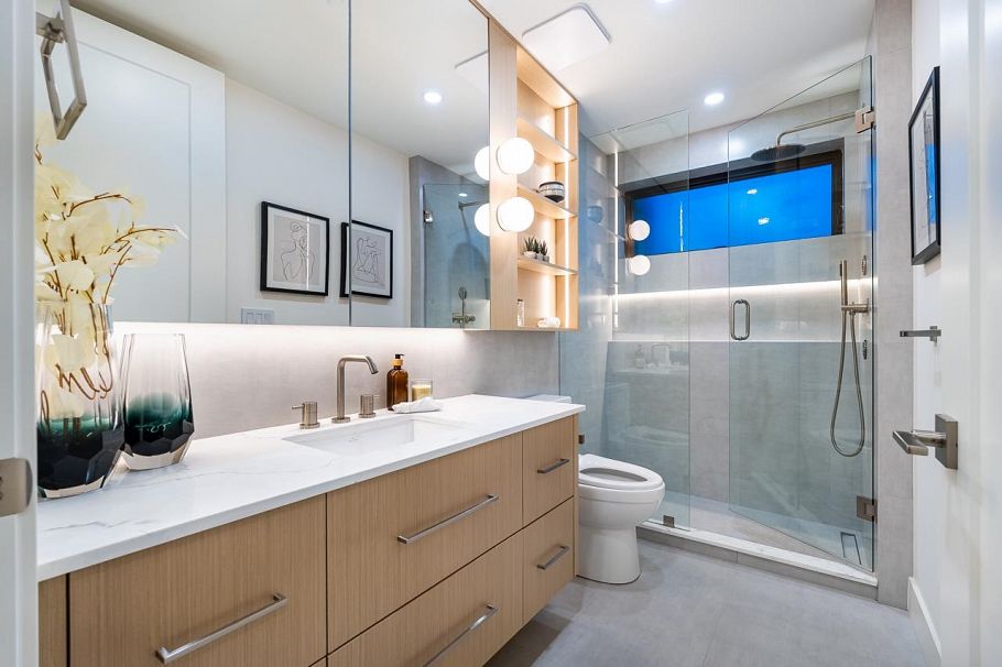 1 3345 W 13th Avenue Vancouver, BC - 9