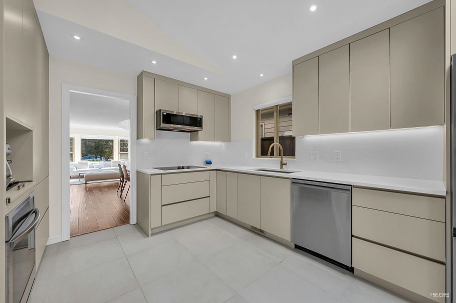 3265 Chaucer Avenue North Vancouver, BC - 9