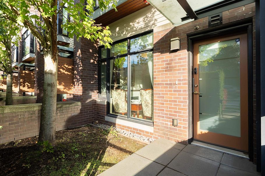 6190 Oak Street Vancouver, BC - 2