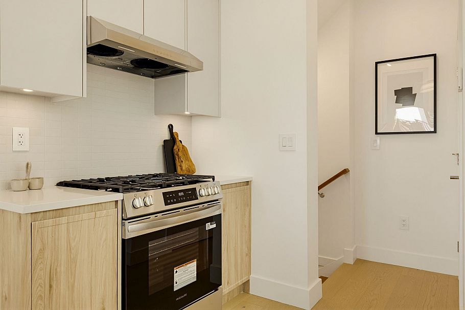2 328 W 14th Street North Vancouver, BC - 15