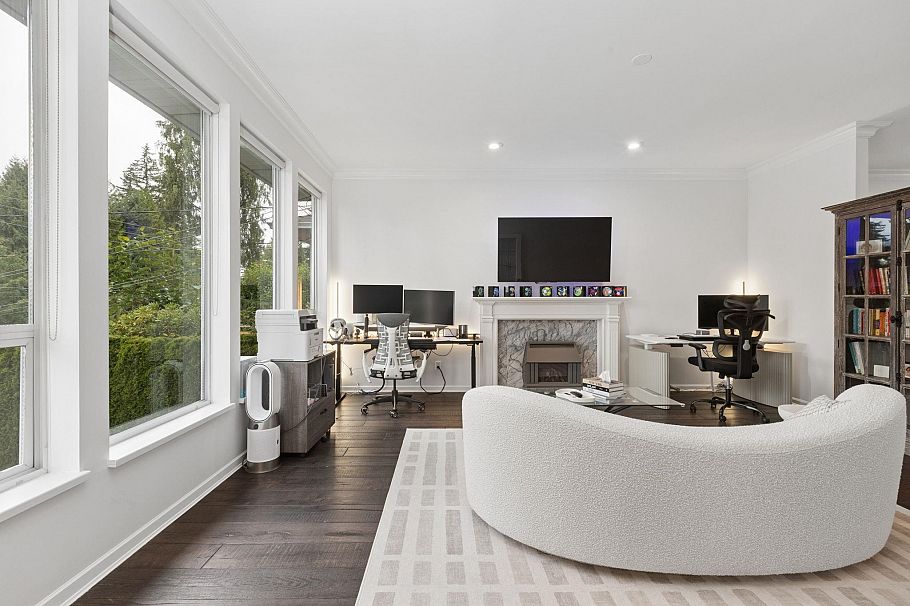 456 Montroyal Boulevard North Vancouver, BC - 6