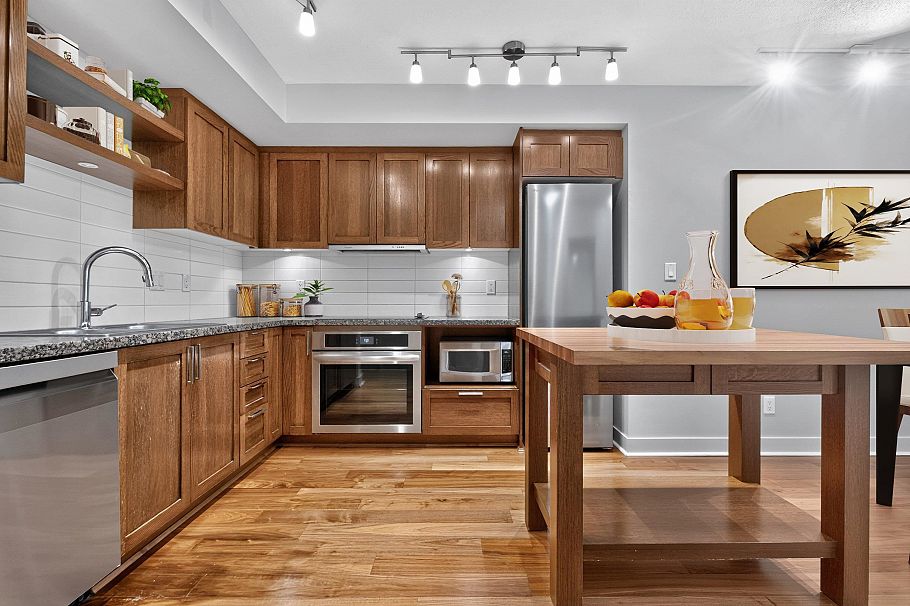 314 2268 W Broadway Vancouver, BC - 2
