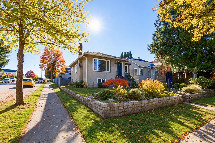 1338 E 37th Avenue Vancouver, BC - 1