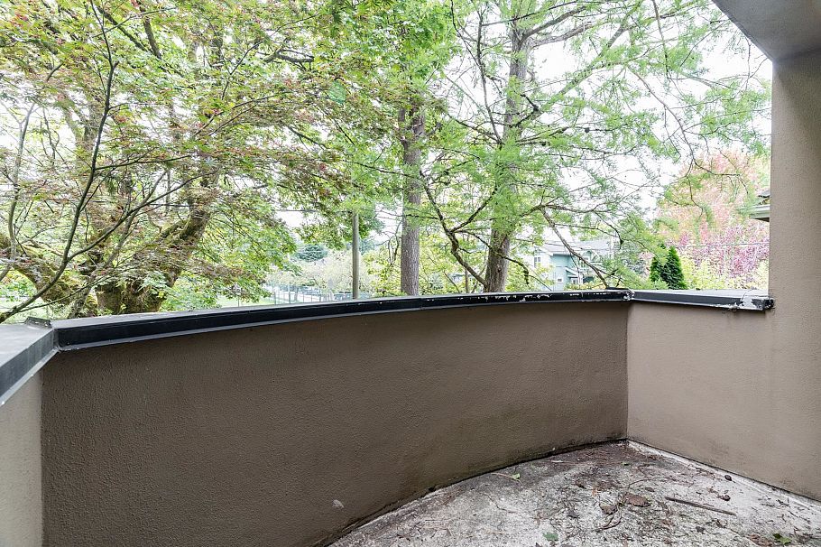 3581 W 6th Avenue Vancouver, BC - 20