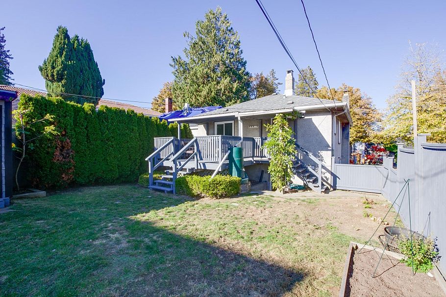 1338 E 37th Avenue Vancouver, BC - 40
