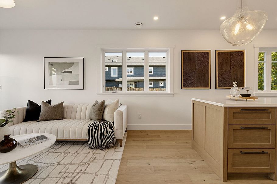 1 326 W 14th Street North Vancouver, BC - 8