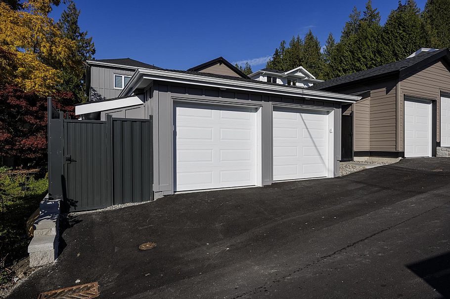357 E 22nd Street North Vancouver, BC - 40