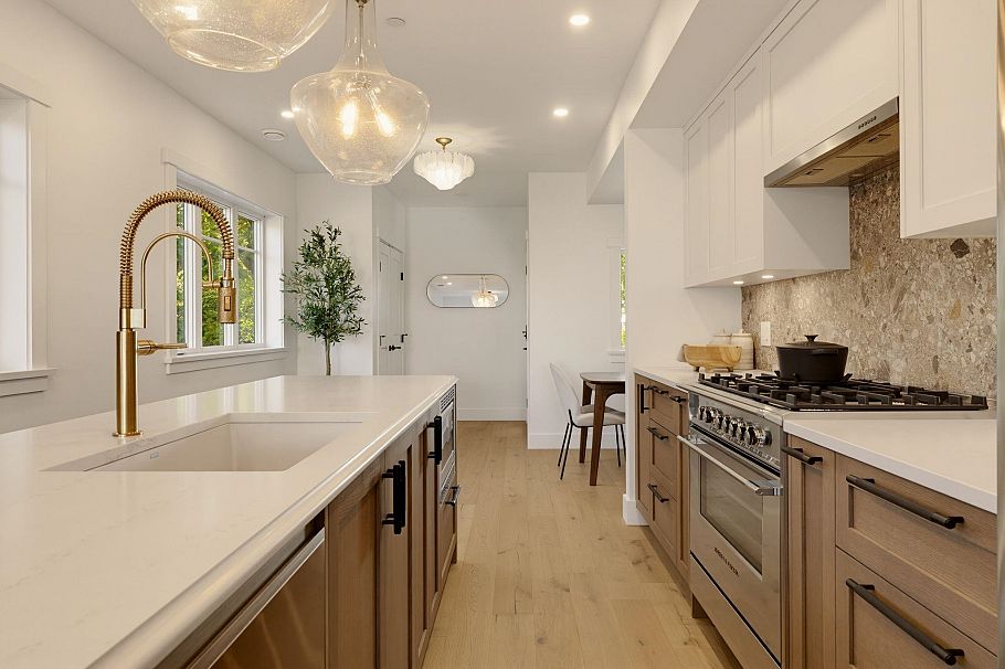 1 326 W 14th Street North Vancouver, BC - 11