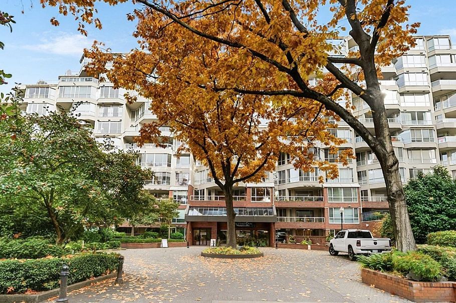 618 518 Moberly Road Vancouver, BC - 1