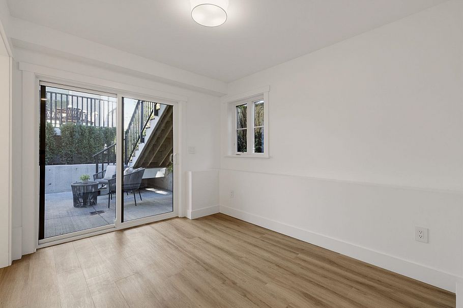 1 326 W 14th Street North Vancouver, BC - 32