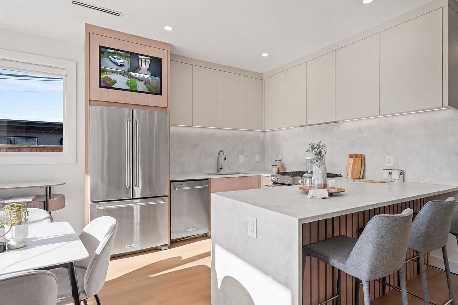 1 3623 Triumph Street Vancouver, BC - 8