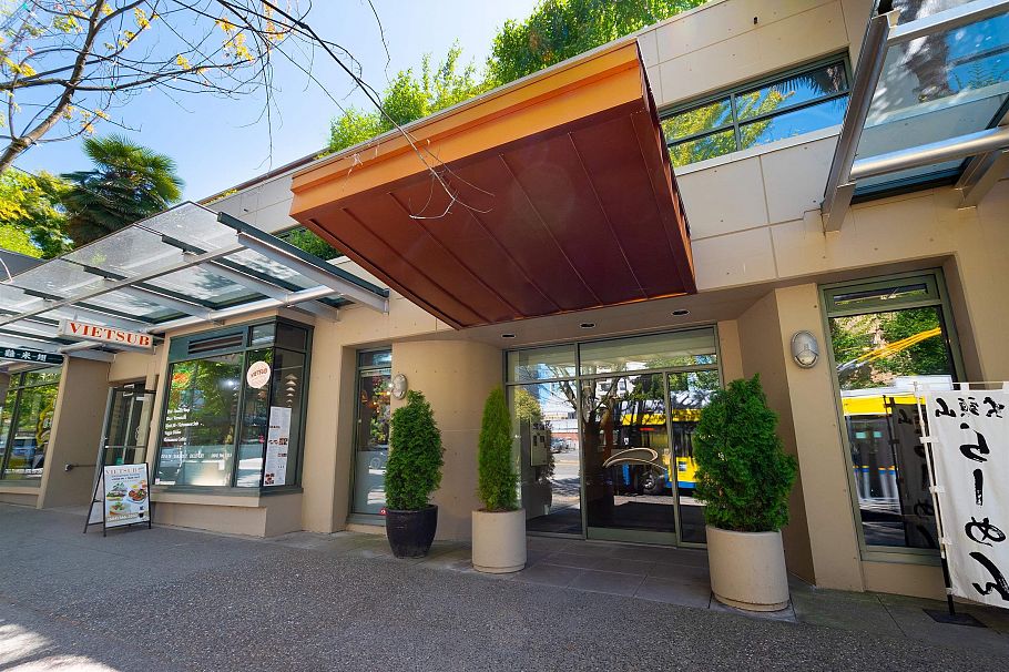 306 1688 Robson Street Vancouver, BC - 1