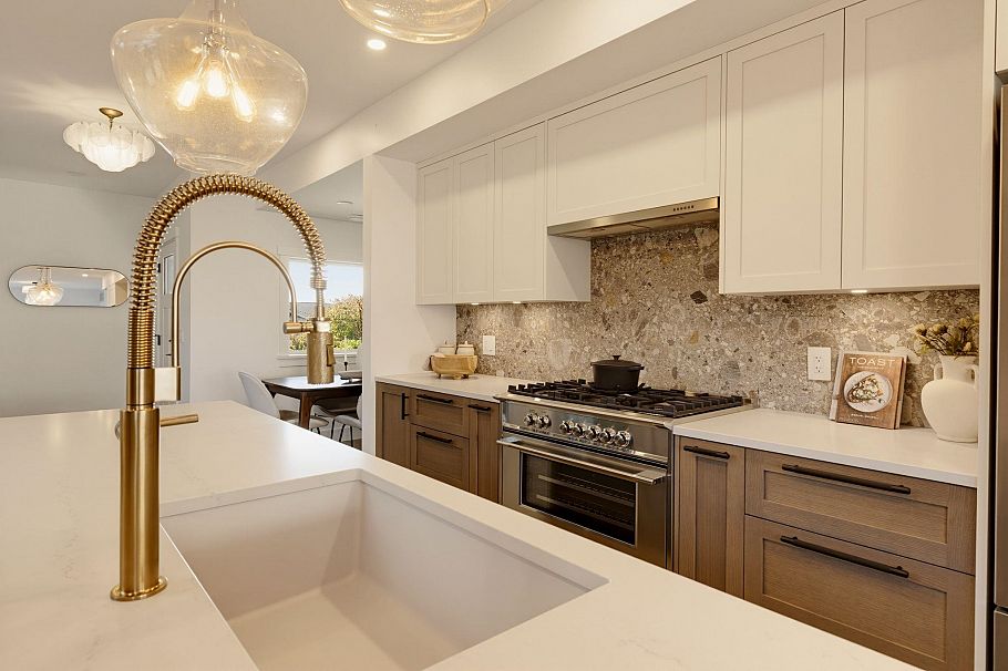 1 326 W 14th Street North Vancouver, BC - 10