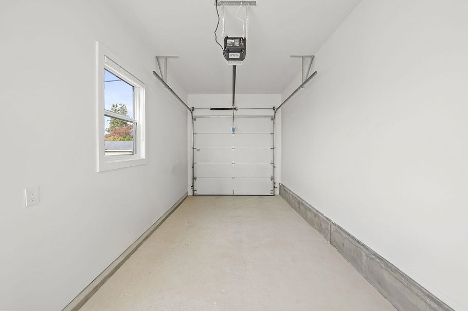 1 3623 Triumph Street Vancouver, BC - 36