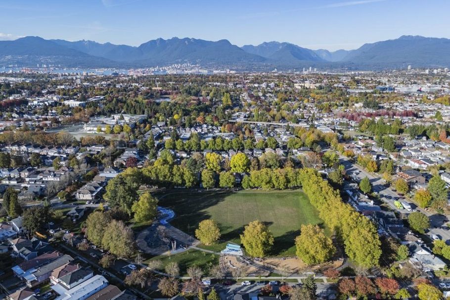 2216 Mannering Avenue Vancouver, BC - 29