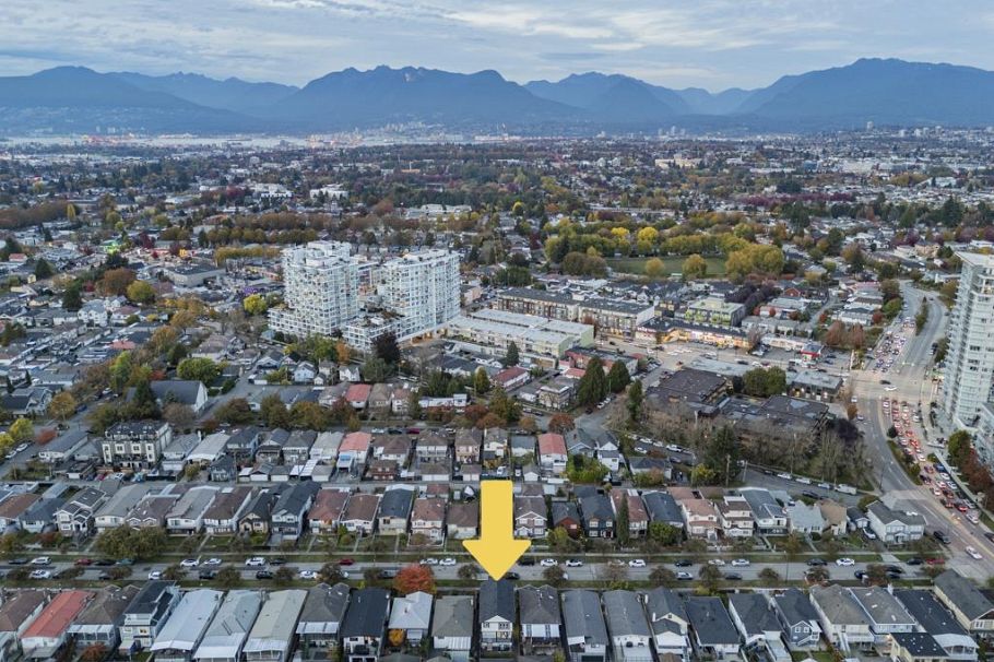 2216 Mannering Avenue Vancouver, BC - 28