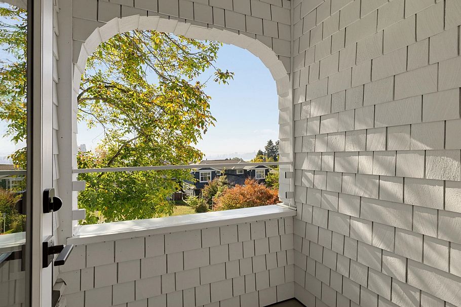 1 326 W 14th Street North Vancouver, BC - 23