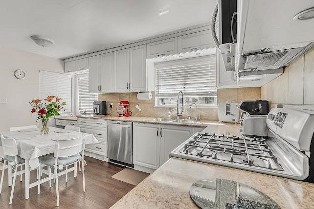 938 E 29th Street North Vancouver, BC - 6