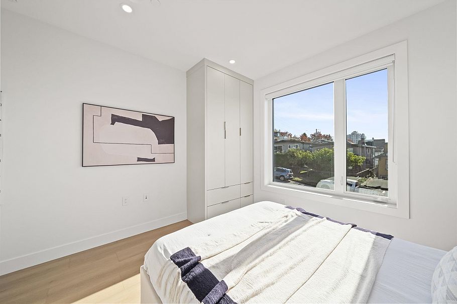 1 3623 Triumph Street Vancouver, BC - 25