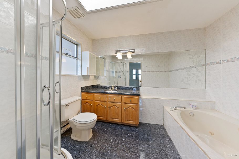 195 W 17th Avenue Vancouver, BC - 33