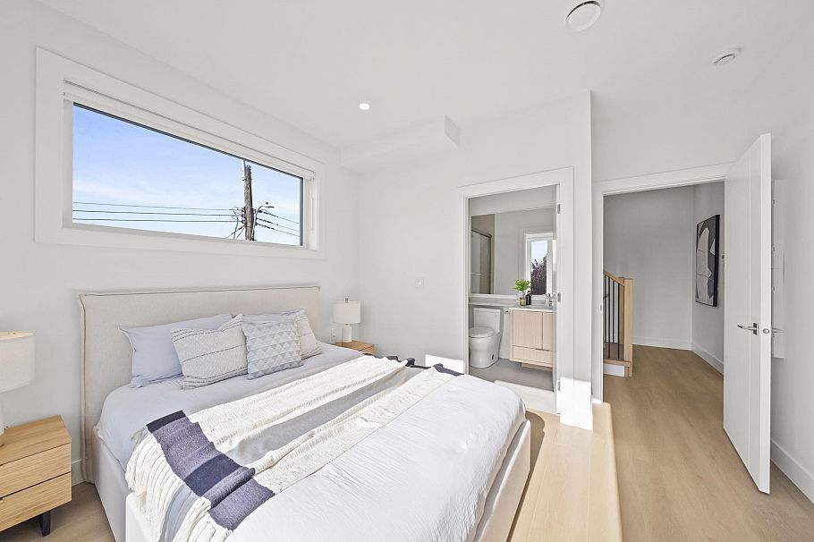 1 3623 Triumph Street Vancouver, BC - 26