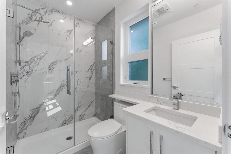 842 St. Denis Avenue North Vancouver, BC - 13