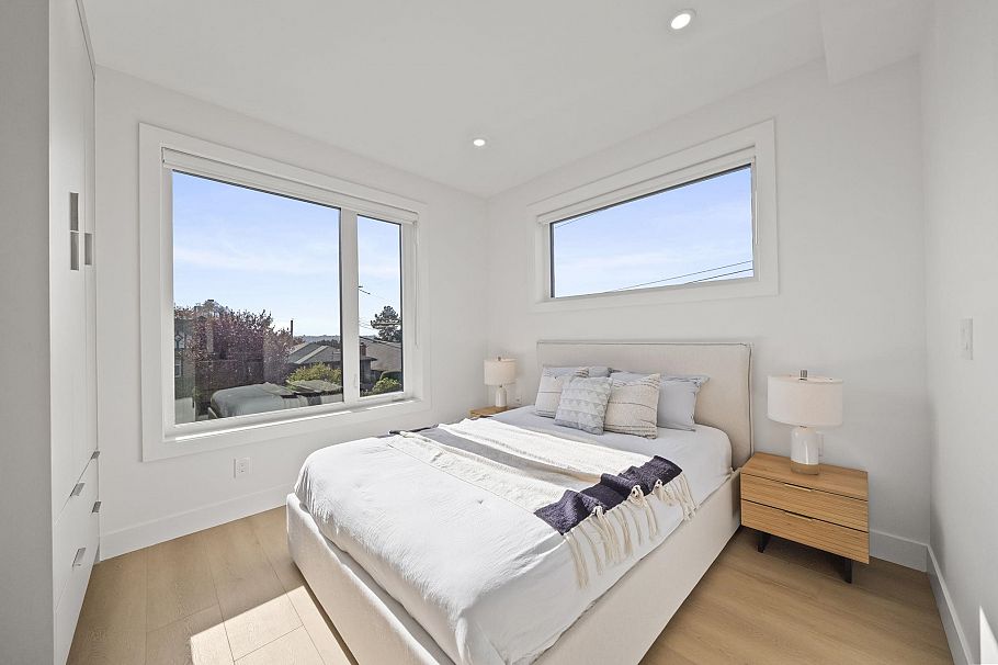 1 3623 Triumph Street Vancouver, BC - 23
