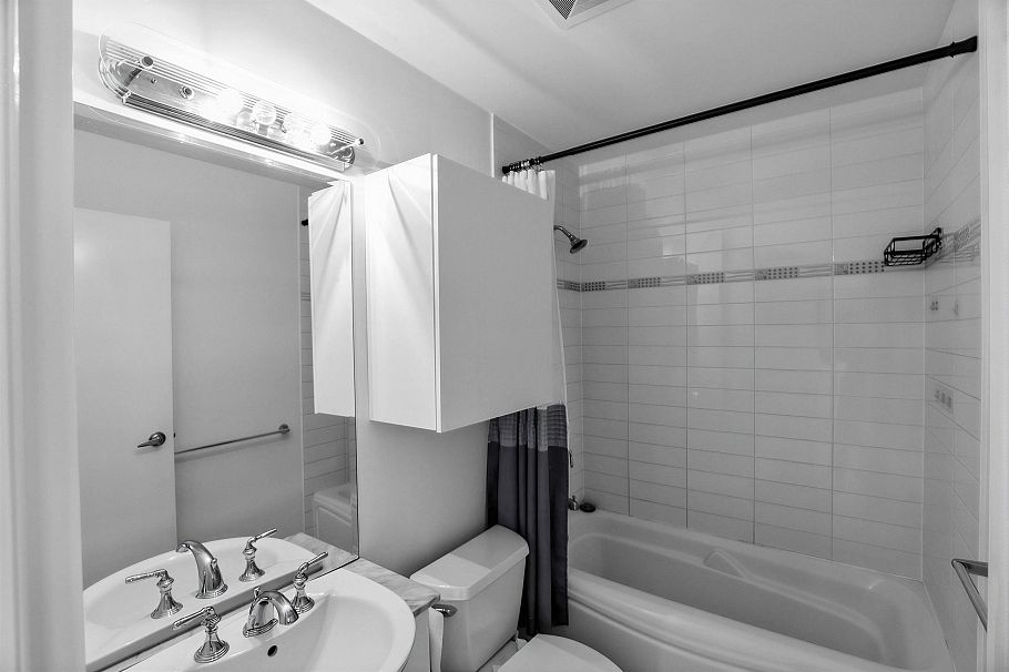 806 168 E Esplanade Avenue North Vancouver, BC - 13