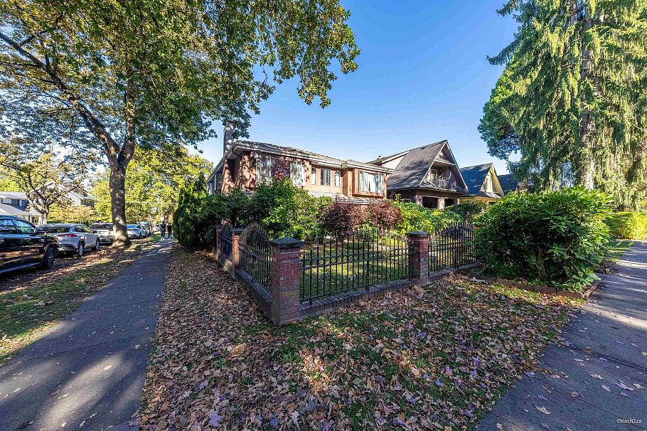 195 W 17th Avenue Vancouver, BC - 39