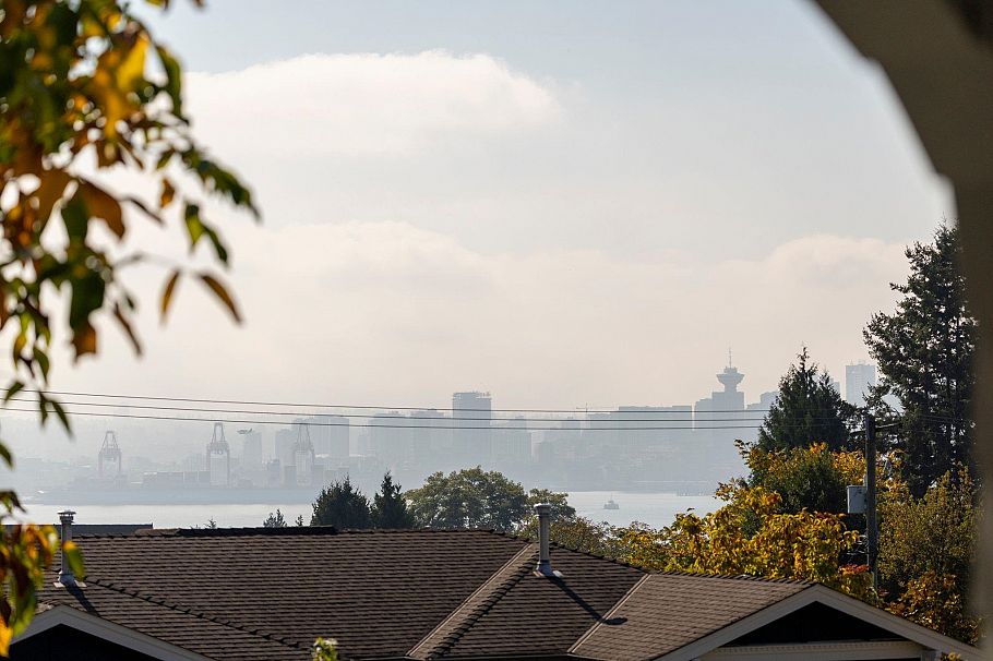 1 326 W 14th Street North Vancouver, BC - 36
