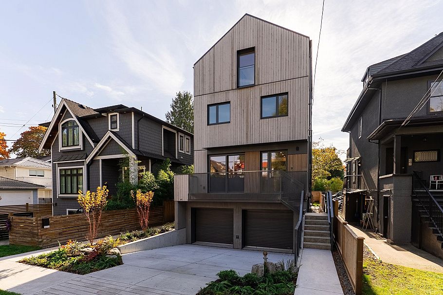 1 60 E 17th Avenue Vancouver, BC - 1