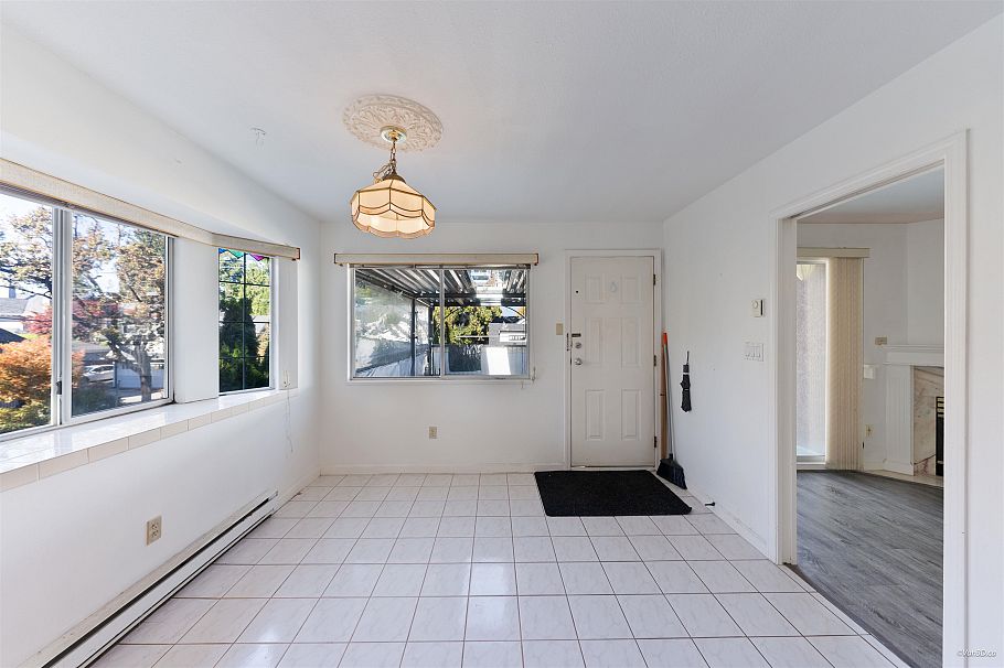 195 W 17th Avenue Vancouver, BC - 29