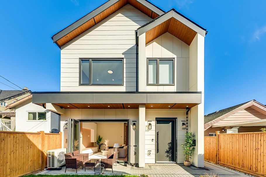 2 2686 Mcgill Street Vancouver, BC - 1