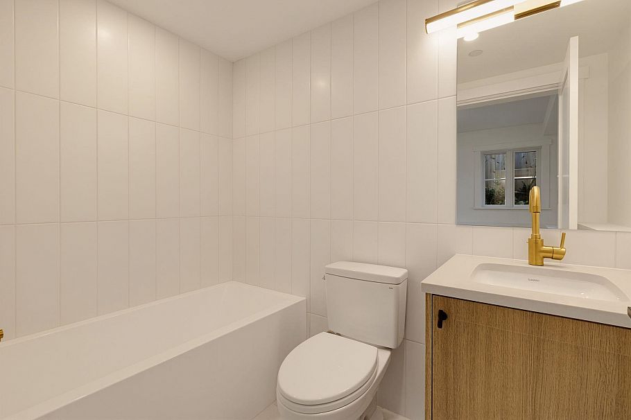 1 326 W 14th Street North Vancouver, BC - 33