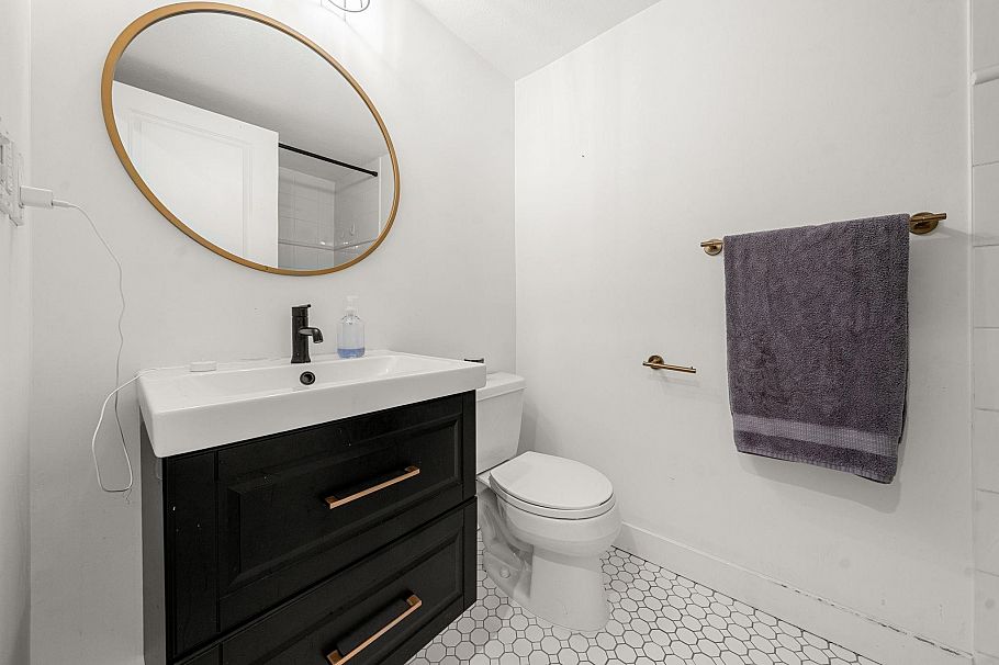 207 183 W 23rd Street North Vancouver, BC - 21