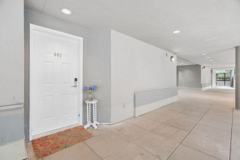602 1500 Ostler Court North Vancouver, BC - 3
